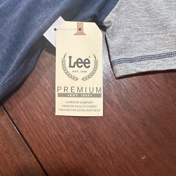 Lee Premium Short Sleeve Shirt Men's Size L Blue w/Gray Sleeves - Picture 2 of 14